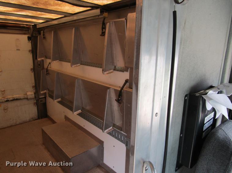 image for item DF3767 2003 Workhorse box truck