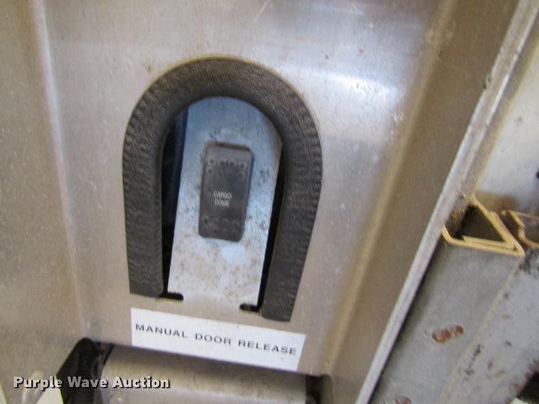 image for item DF3767 2003 Workhorse box truck