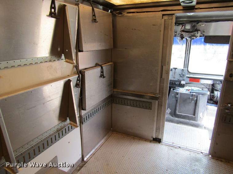 image for item DF3767 2003 Workhorse box truck