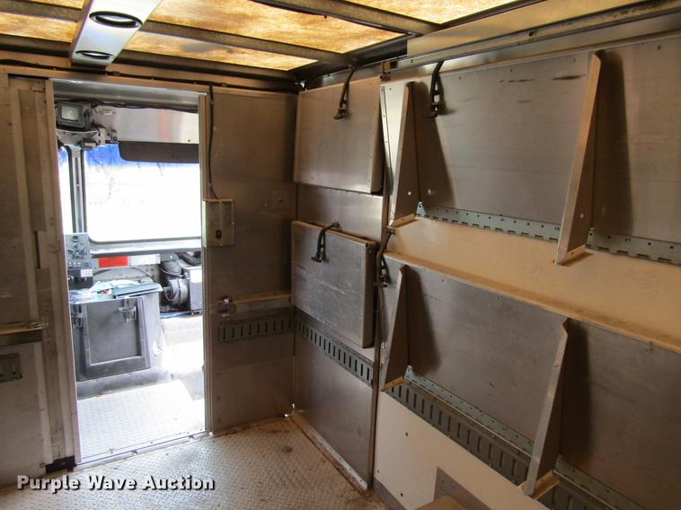 image for item DF3767 2003 Workhorse box truck