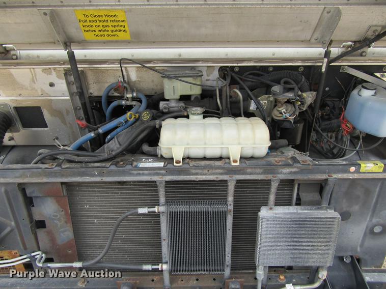 image for item DF3767 2003 Workhorse box truck