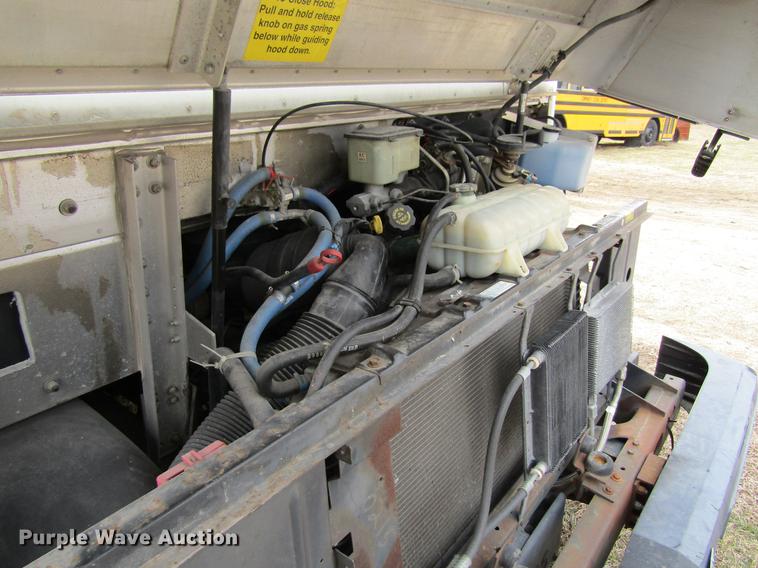 image for item DF3767 2003 Workhorse box truck