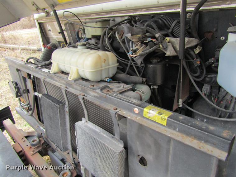 image for item DF3767 2003 Workhorse box truck