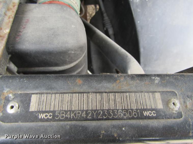 image for item DF3767 2003 Workhorse box truck