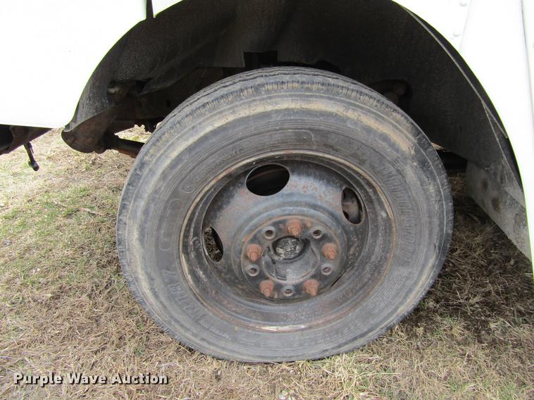 image for item DF3767 2003 Workhorse box truck