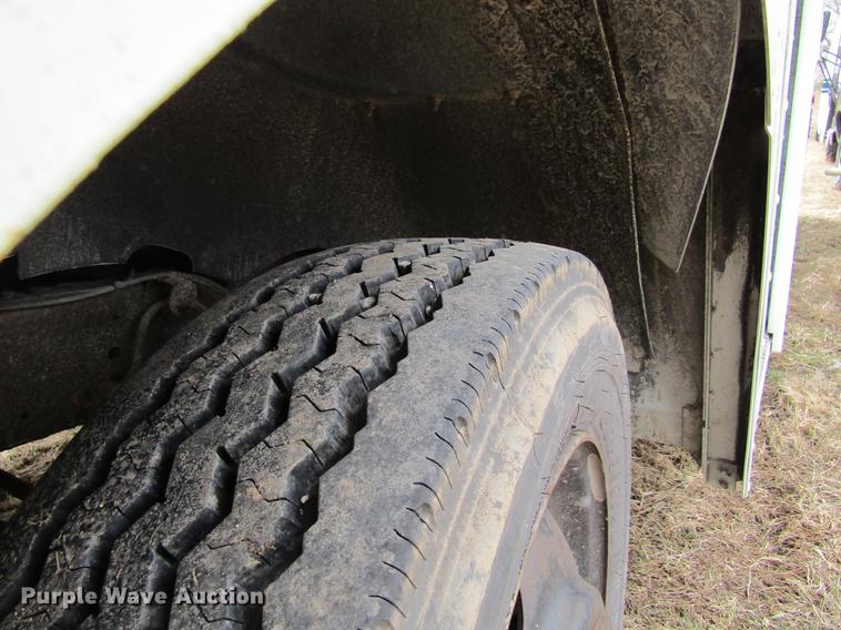 image for item DF3767 2003 Workhorse box truck