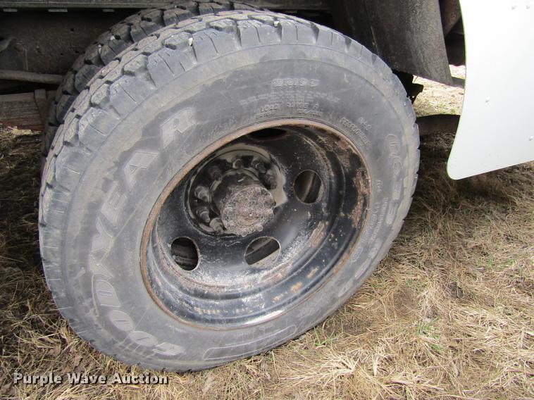 image for item DF3767 2003 Workhorse box truck