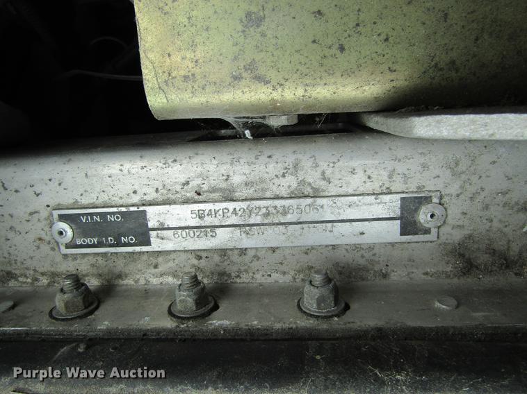 image for item DF3767 2003 Workhorse box truck