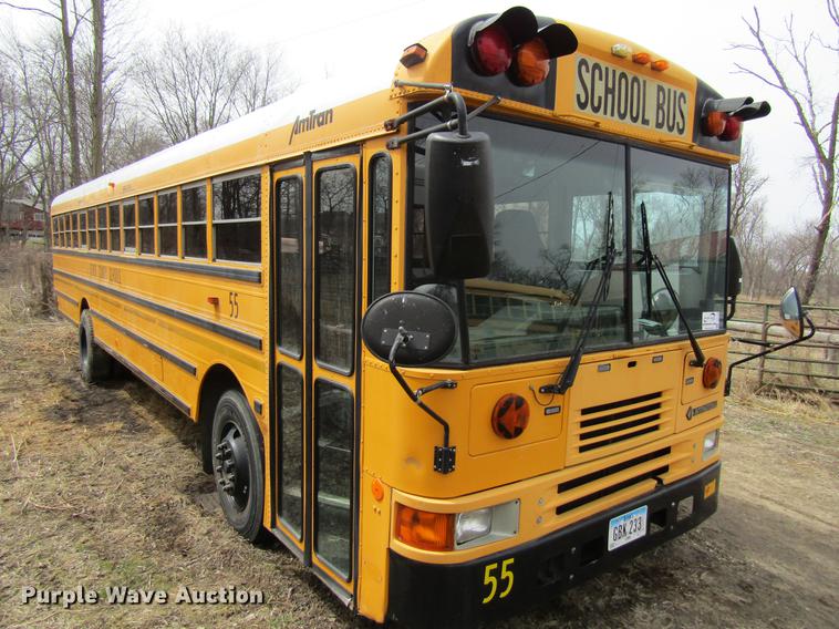 image for item DF3768 2000 International 3000 school bus