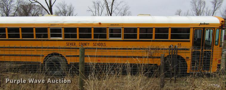 image for item DF3768 2000 International 3000 school bus