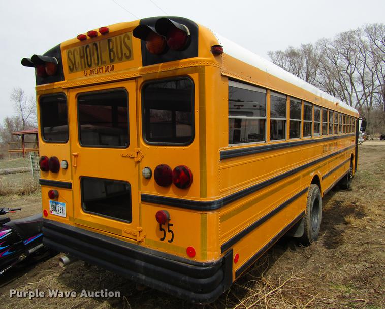image for item DF3768 2000 International 3000 school bus