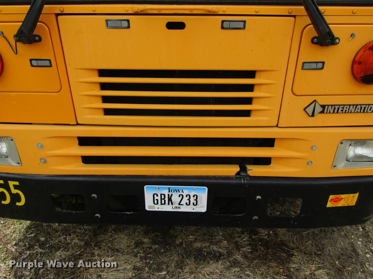 image for item DF3768 2000 International 3000 school bus