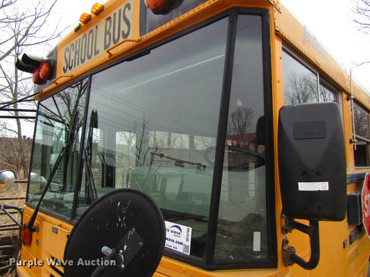 image for item DF3768 2000 International 3000 school bus