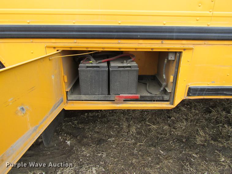 image for item DF3768 2000 International 3000 school bus