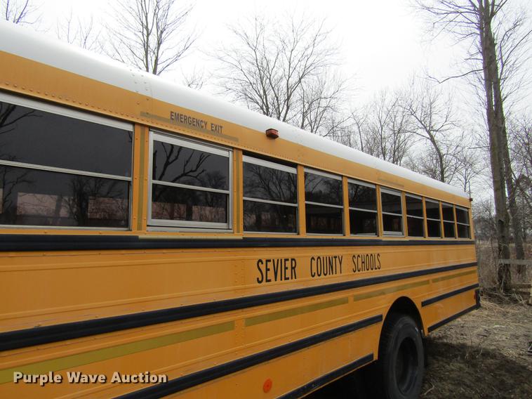 image for item DF3768 2000 International 3000 school bus