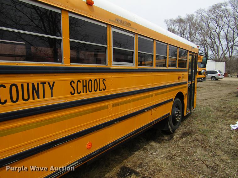 image for item DF3768 2000 International 3000 school bus
