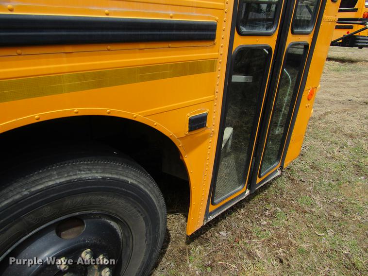 image for item DF3768 2000 International 3000 school bus