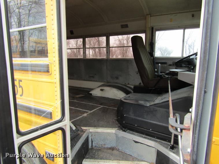 image for item DF3768 2000 International 3000 school bus