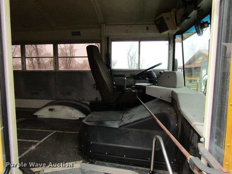 image for item DF3768 2000 International 3000 school bus