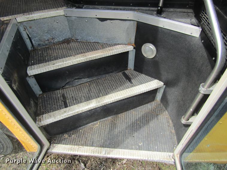 image for item DF3768 2000 International 3000 school bus