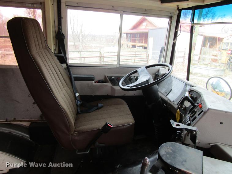 image for item DF3768 2000 International 3000 school bus