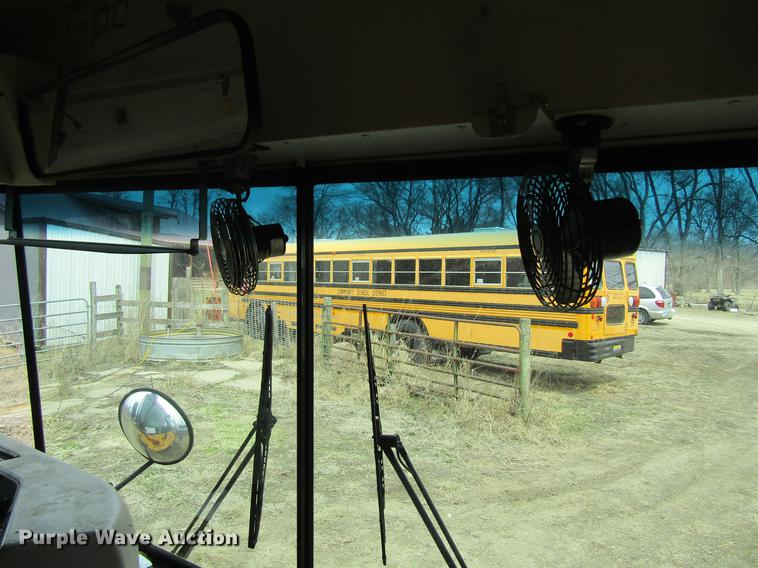 image for item DF3768 2000 International 3000 school bus