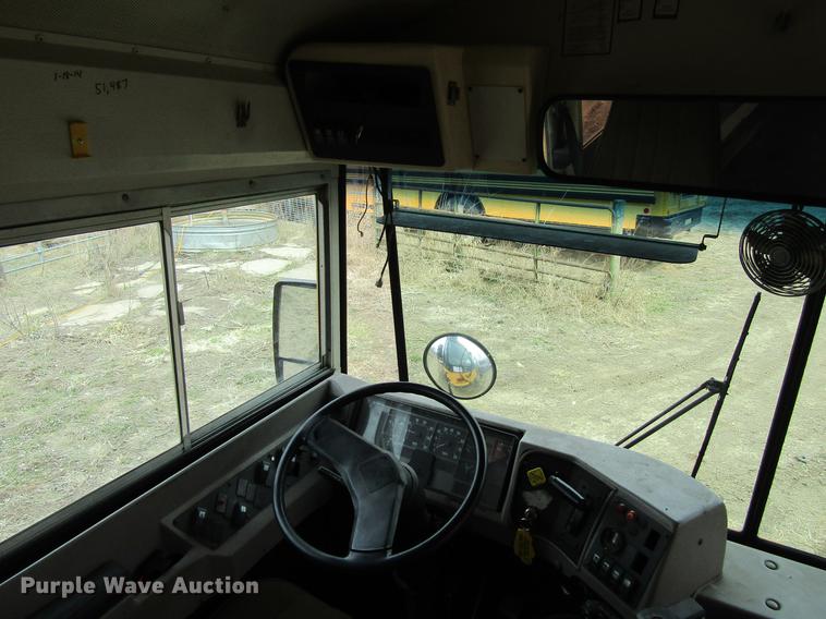 image for item DF3768 2000 International 3000 school bus