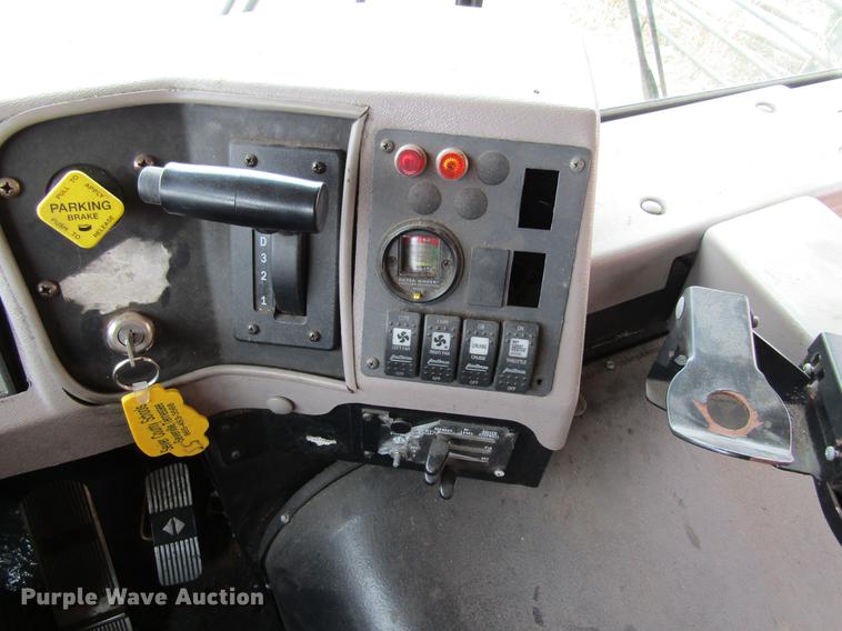 image for item DF3768 2000 International 3000 school bus