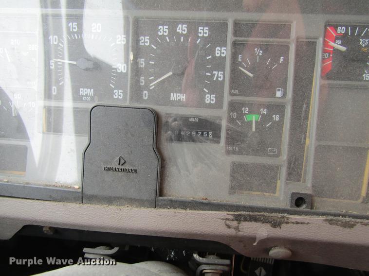 image for item DF3768 2000 International 3000 school bus