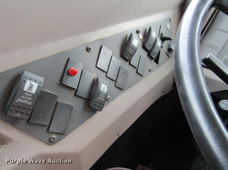 image for item DF3768 2000 International 3000 school bus