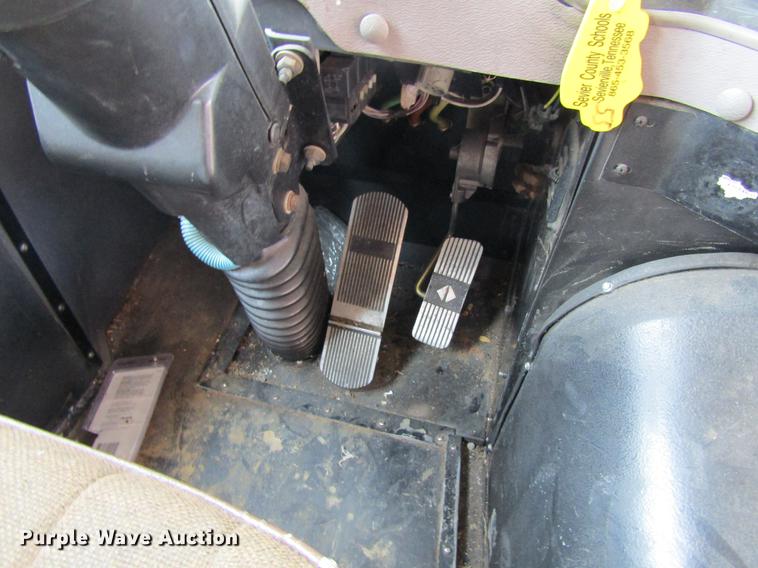 image for item DF3768 2000 International 3000 school bus