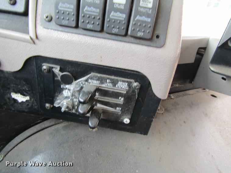 image for item DF3768 2000 International 3000 school bus