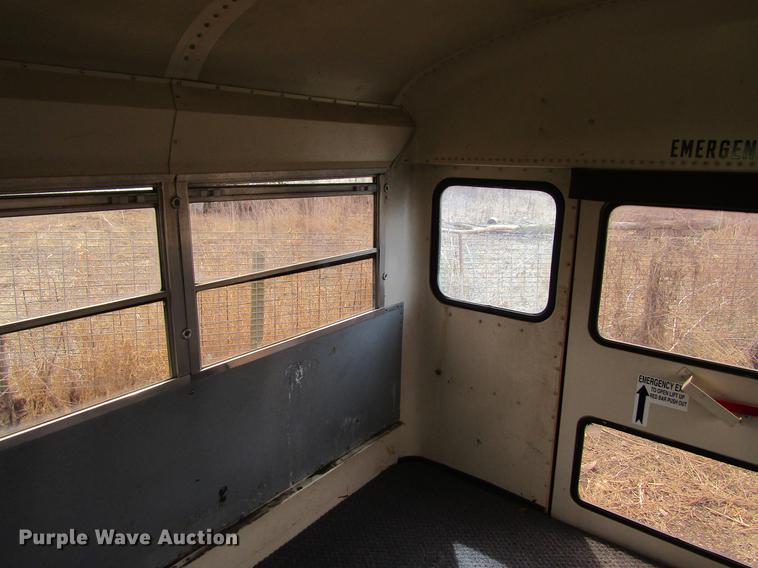 image for item DF3768 2000 International 3000 school bus