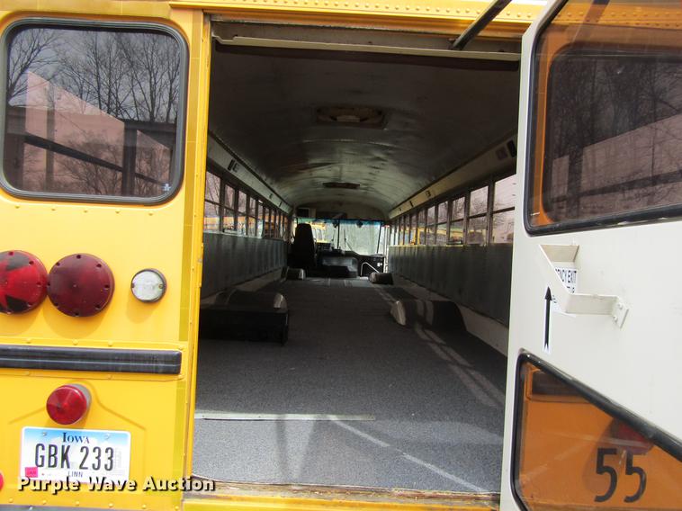 image for item DF3768 2000 International 3000 school bus
