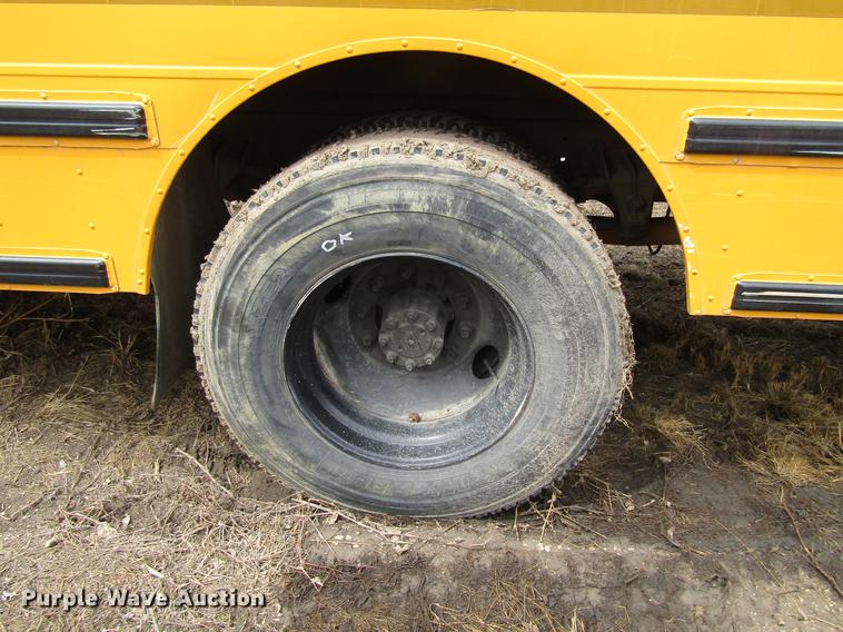 image for item DF3768 2000 International 3000 school bus