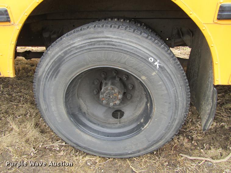 image for item DF3768 2000 International 3000 school bus