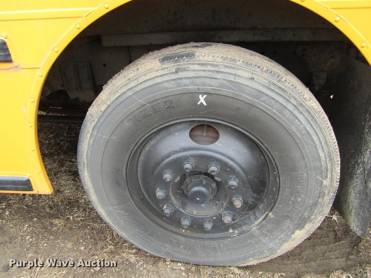 image for item DF3768 2000 International 3000 school bus