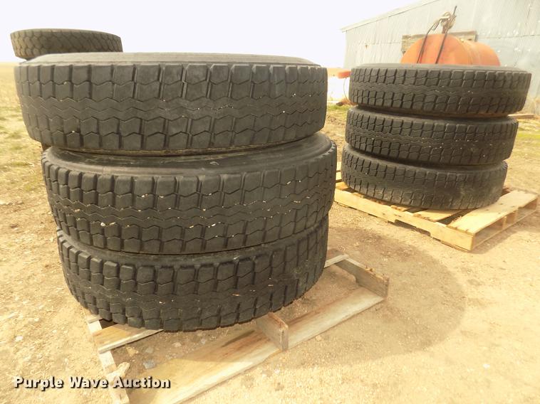image for item DO9007 (6) Yokohama 285/75R24.5 tires