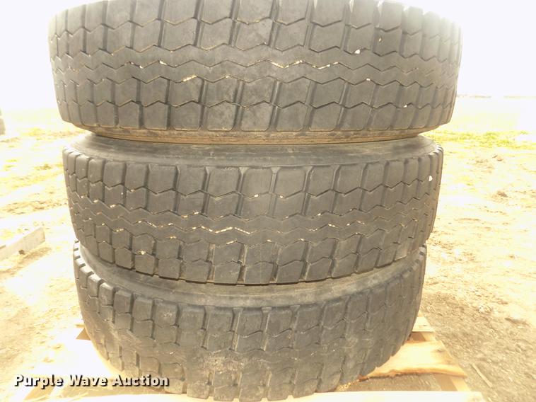 image for item DO9007 (6) Yokohama 285/75R24.5 tires