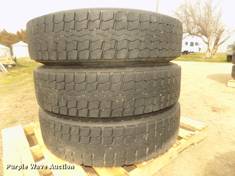 image for item DO9007 (6) Yokohama 285/75R24.5 tires