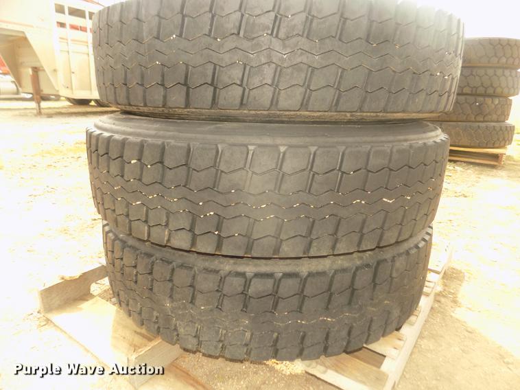 image for item DO9007 (6) Yokohama 285/75R24.5 tires