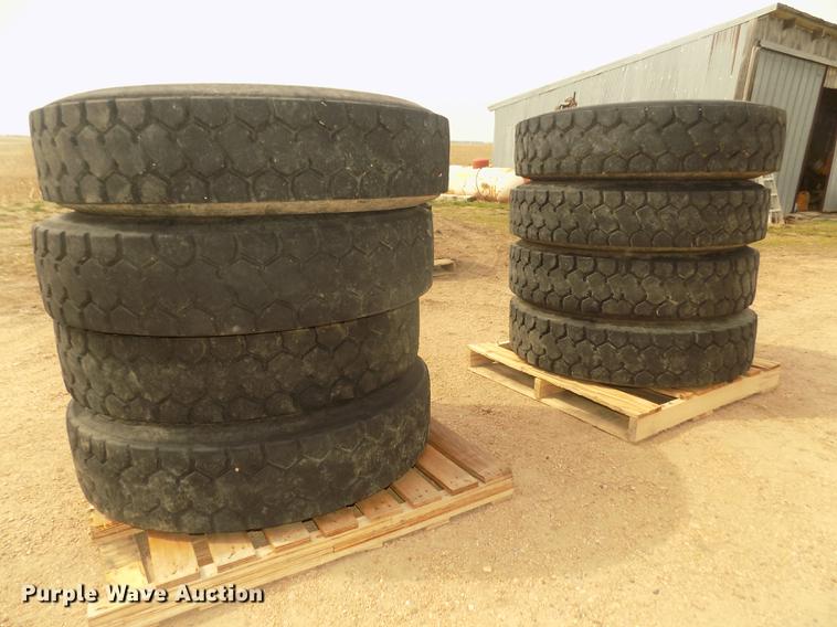 image for item DO9008 (12) 12R22.5 tires
