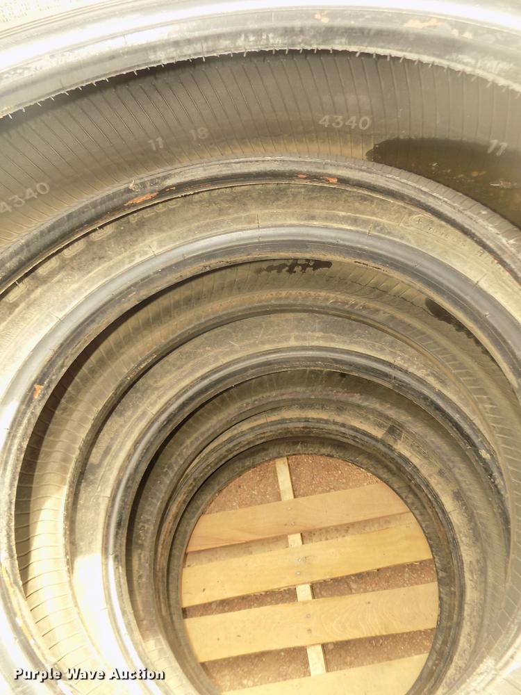 image for item DO9008 (12) 12R22.5 tires