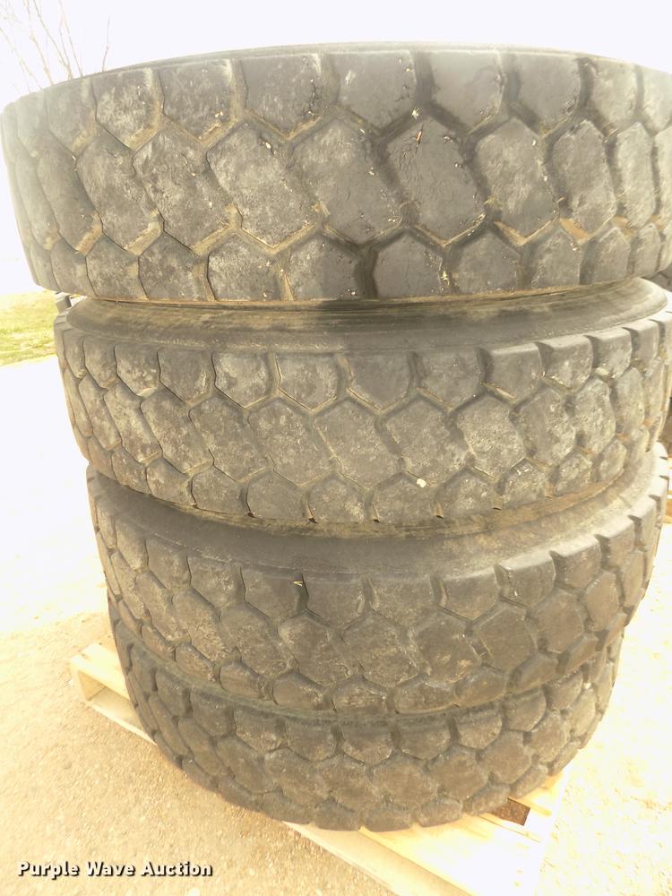 image for item DO9008 (12) 12R22.5 tires