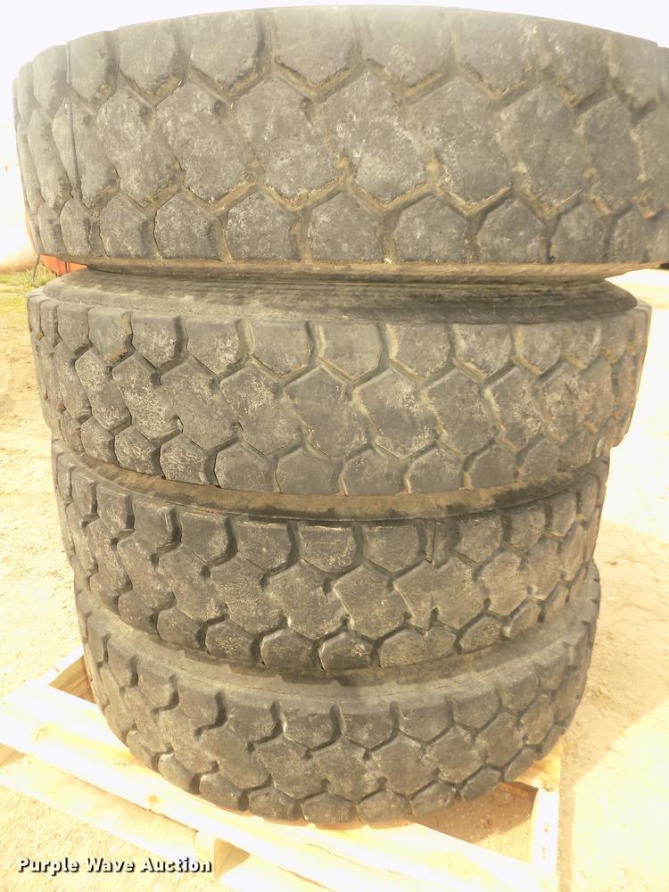 image for item DO9008 (12) 12R22.5 tires