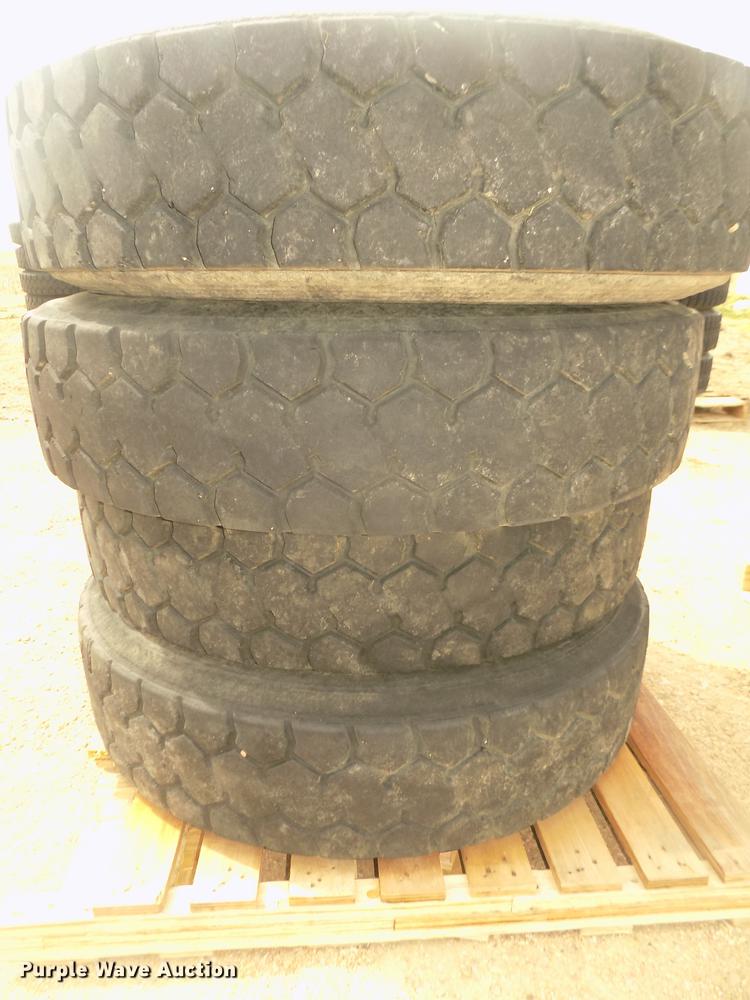 image for item DO9008 (12) 12R22.5 tires