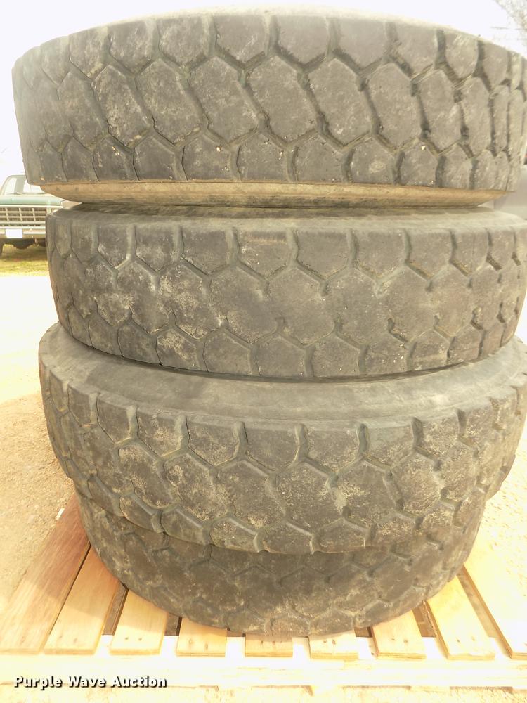 image for item DO9008 (12) 12R22.5 tires