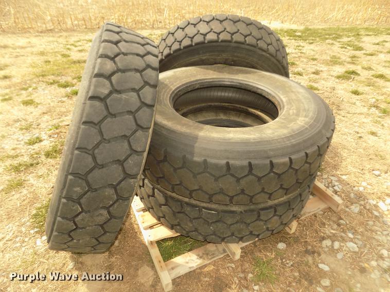 image for item DO9008 (12) 12R22.5 tires