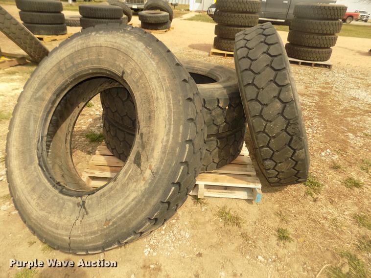 image for item DO9008 (12) 12R22.5 tires