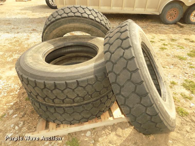 image for item DO9008 (12) 12R22.5 tires